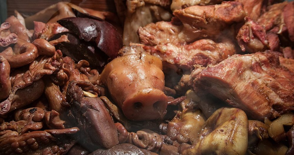 Haufen gebratener Carnitas-Stücke