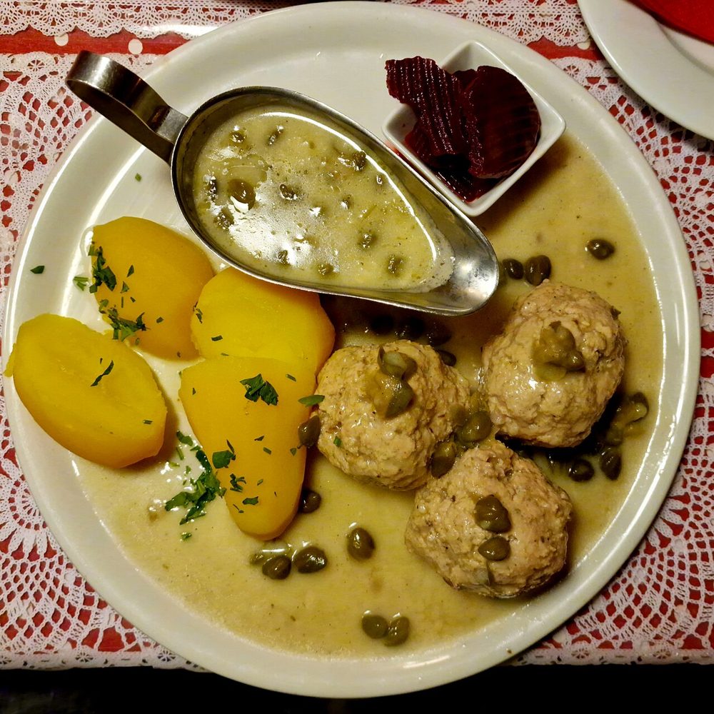 Königsberger Klopse in Kapernsauce mit Kartoffeln
