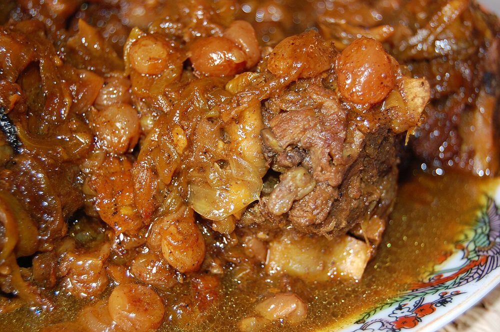 Mrouzia mit Lamm, Rosinen und Mandeln