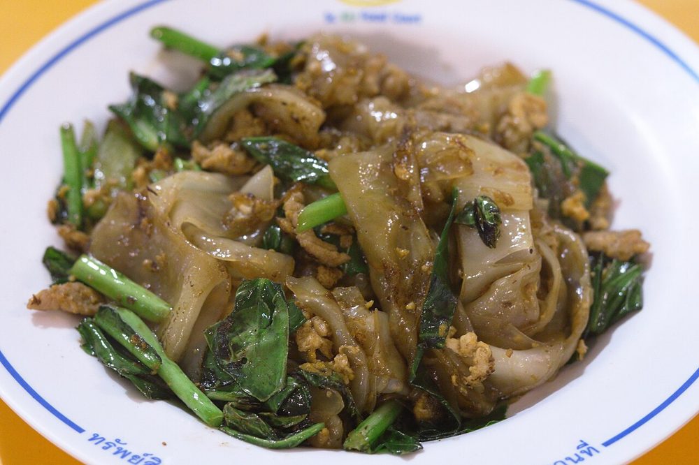 Pad See Ew mit breiten Nudeln und Brokkoli